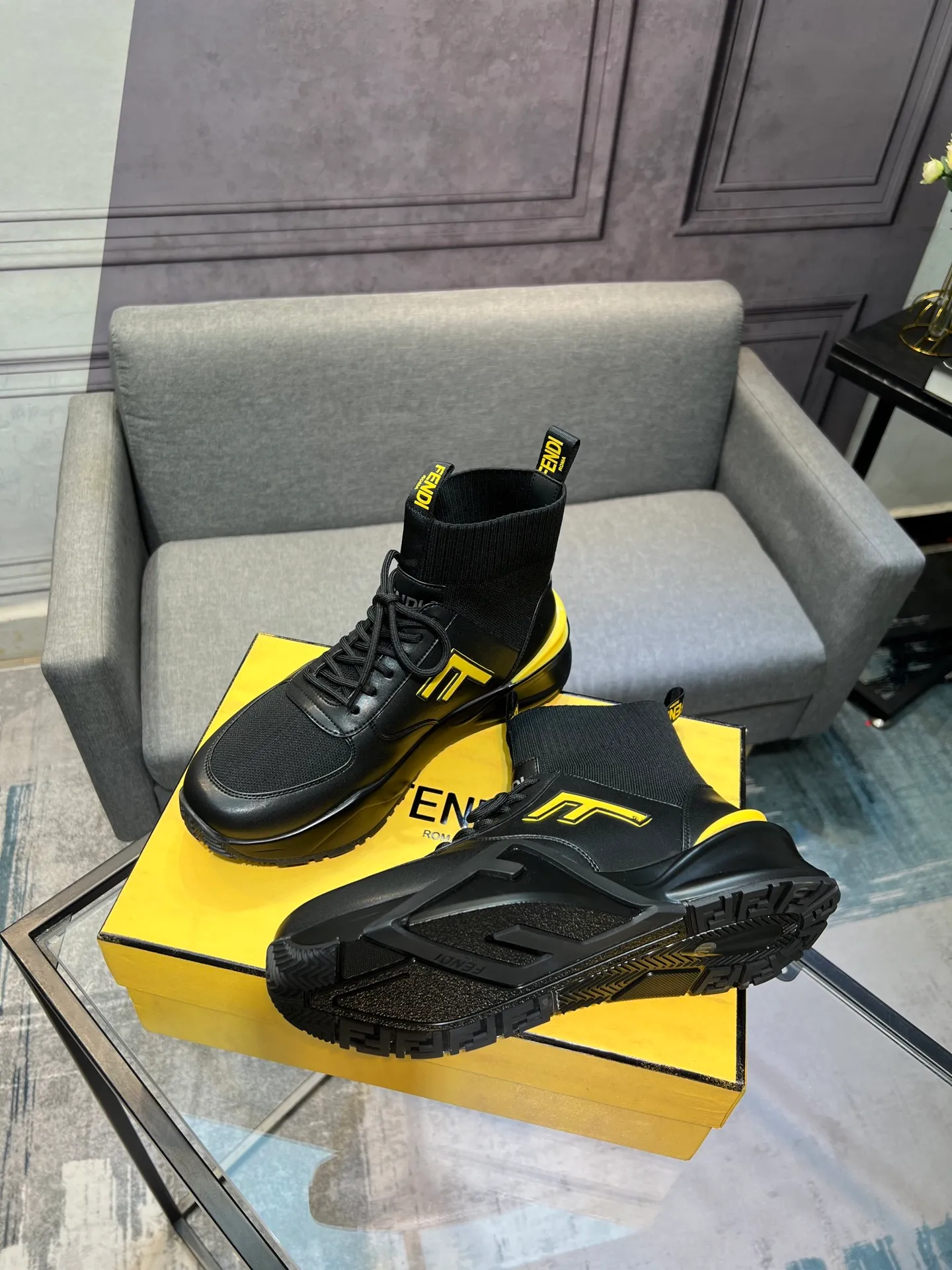 Men's shoes 💰580 FENDI men's fashion casual shoes 👟Hot sale🔥Official website 1:1 replica ⬆️Original quality - Original leather - Original breathable mesh lining Original outsole 1:1 replica, code number 38-44 (45-46 customized)